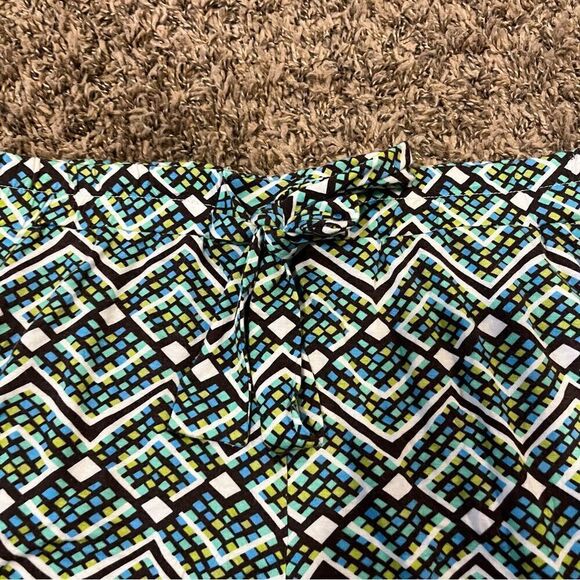 Vera Bradley Rainforest Lounge Short - Picture 4 of 9